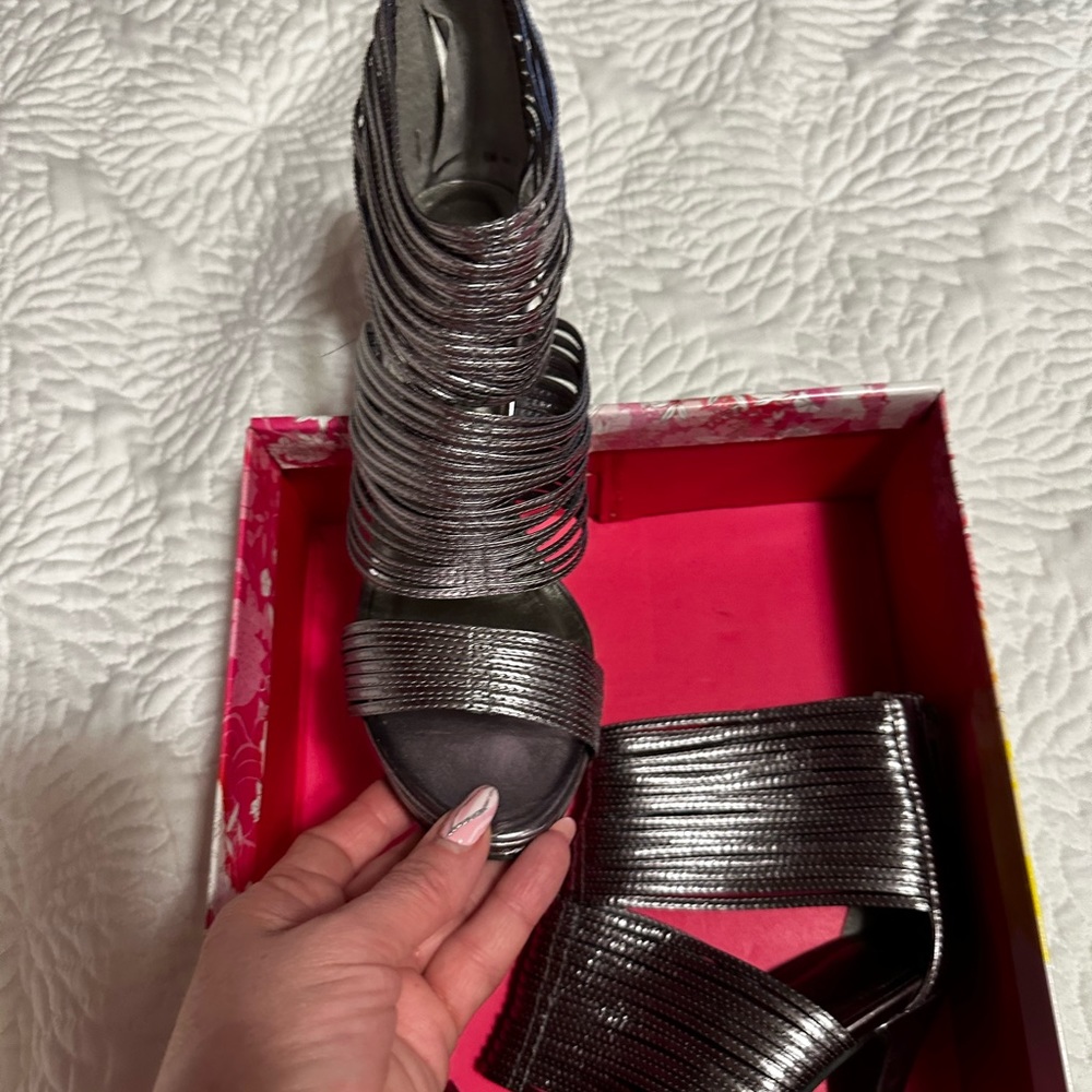 Sandals - Picture 4 of 4